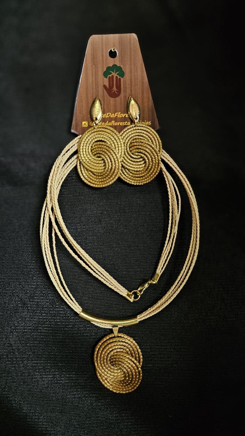 Conjunto Colar e Brinco Espiral em Capim Dourado