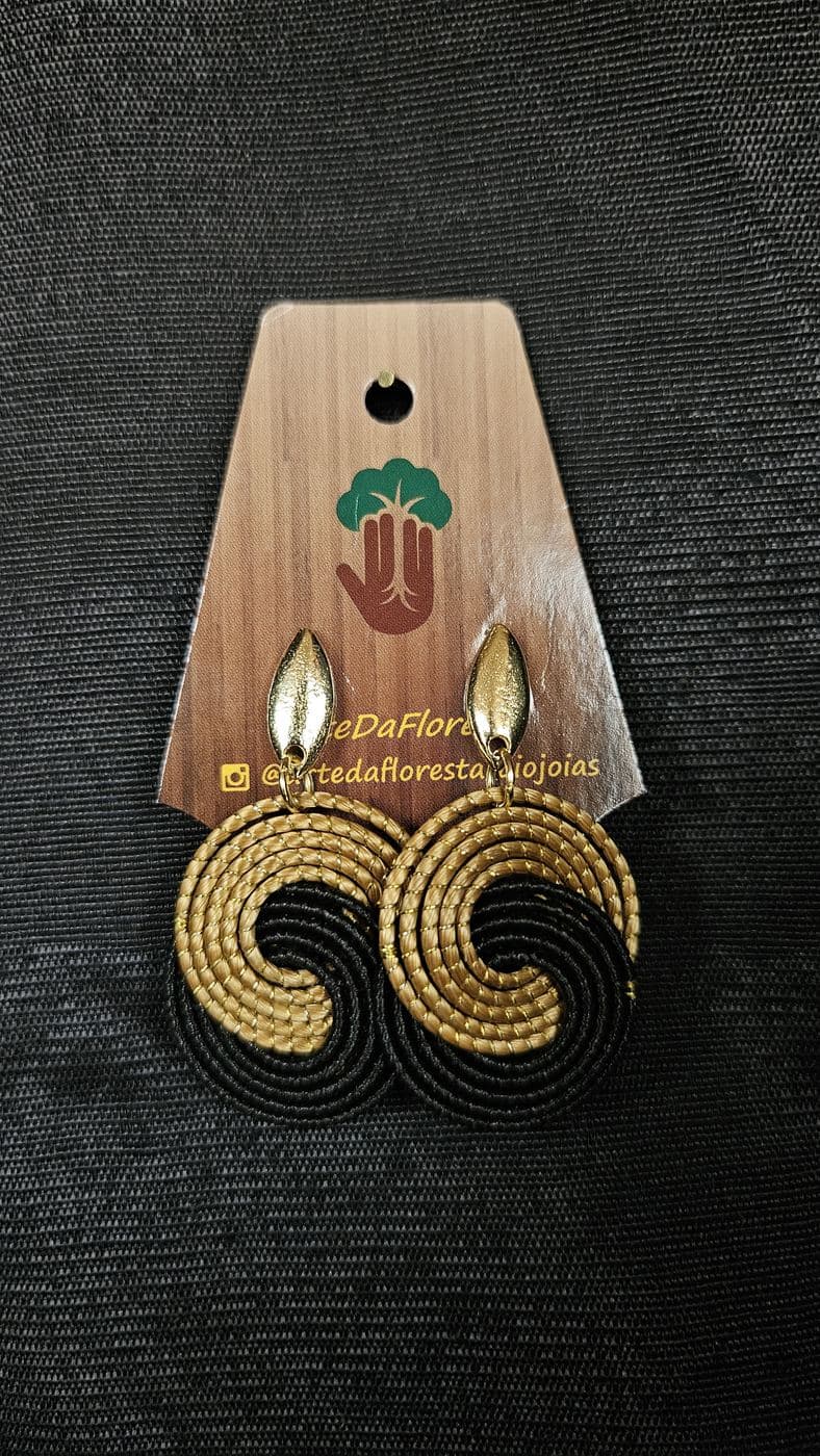 Brinco Espiral Bicolor Preto Ônix e Dourado